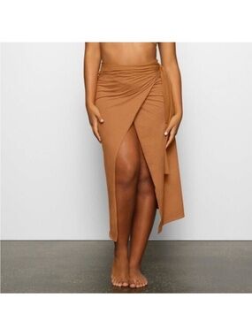 SKIMS Sarong NWT in Ochre tan color size 2xl